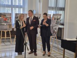 Od prawej: Martyna Witczak TPZW, Jarosław Stulczewski prezes TPZW, Jolanta Zięba- Gzik Poseł na Sejm RP. Fot. A. Bryk.