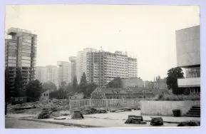ul. Gł&oacute;wna widok z ul. Sienkiewicza na Manhattan 17.04.1979 zdj. R.Kasprowicz 