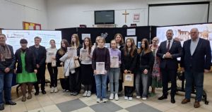 Finalistki oraz wyr&oacute;żnieni w konkursie, fot. Anna Łuczak. 