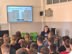 Zajęcia dla si&oacute;dmych klas szk&oacute;ł podstawowych gminy Warta, fot. B. Łuczak.