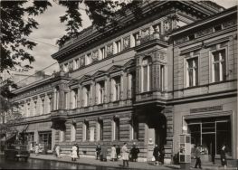 Ul. Piotrkowska, siedziba Rady Narodowej, 1962 r.