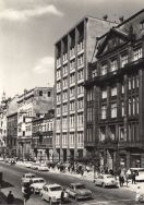Ul. Piotrkowska. Dom Prasy w pobliżu ul. Tuwima, 1968 r.