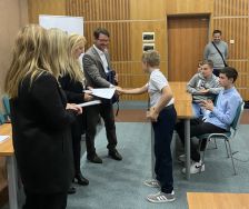 Uroczystość rozdania nagr&oacute;d finalistom eliminacji okręgowych VII edycji Olimpiady Historycznej Junior&oacute;w, fot. Anna Głowacka. 