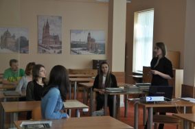 Zajęcia ze studentami prowadzi Anna Kaniewska.