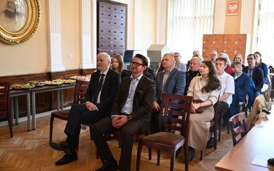 Uroczystość wręczenia nagr&oacute;d finalistom wojew&oacute;dzkim 5. edycji konkursu genealogicznego &bdquo;Bez korzeni nie zakwitniesz. Moja Wielka i Mała Ojczyzna&rdquo; (16)