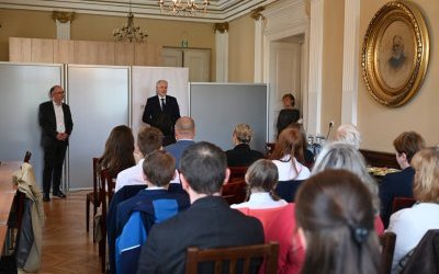 Uroczystość wręczenia nagr&oacute;d finalistom wojew&oacute;dzkim 5. edycji konkursu genealogicznego &bdquo;Bez korzeni nie zakwitniesz. Moja Wielka i Mała Ojczyzna&rdquo; (14)