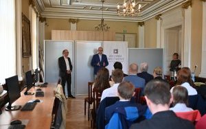 Uroczystość wręczenia nagr&oacute;d finalistom wojew&oacute;dzkim 5. edycji konkursu genealogicznego &bdquo;Bez korzeni nie zakwitniesz. Moja Wielka i Mała Ojczyzna&rdquo; (13)