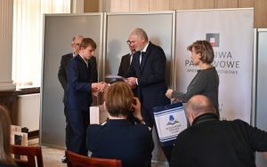 Uroczystość wręczenia nagr&oacute;d finalistom wojew&oacute;dzkim 5. edycji konkursu genealogicznego &bdquo;Bez korzeni nie zakwitniesz. Moja Wielka i Mała Ojczyzna&rdquo; (12)