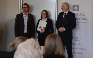 Uroczystość wręczenia nagr&oacute;d finalistom wojew&oacute;dzkim 5. edycji konkursu genealogicznego &bdquo;Bez korzeni nie zakwitniesz. Moja Wielka i Mała Ojczyzna&rdquo; (8)