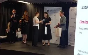 Laureatka Eliza Kosińska odbierająca nagrodę (30)