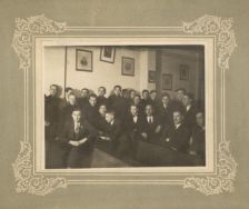 Członkowie K&oacute;łka Literackiego im. H. Sienkiewicza w Łodzi, 1929 r.